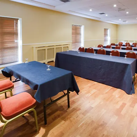 Otel Celtic Ross & Leisure Centre