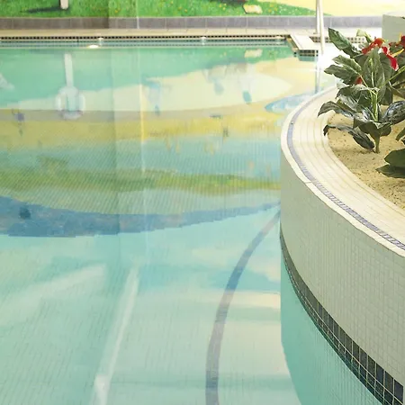 Celtic Ross & Leisure Centre 4*