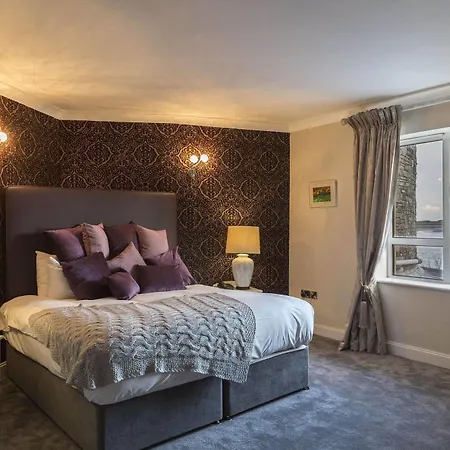 Hotel Celtic Ross & Leisure Centre 4*